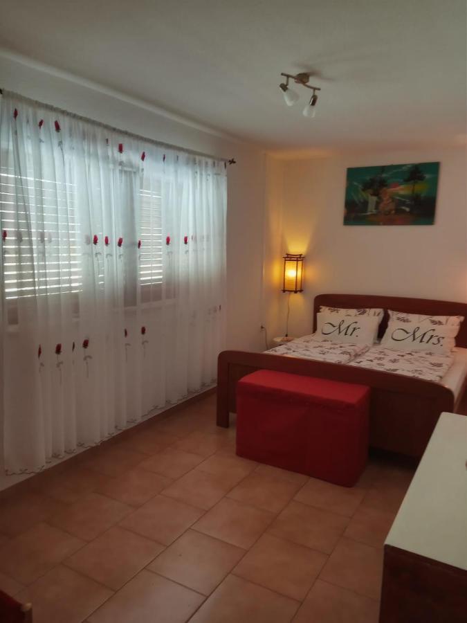 Apartman Aja Kaštelir Kültér fotó