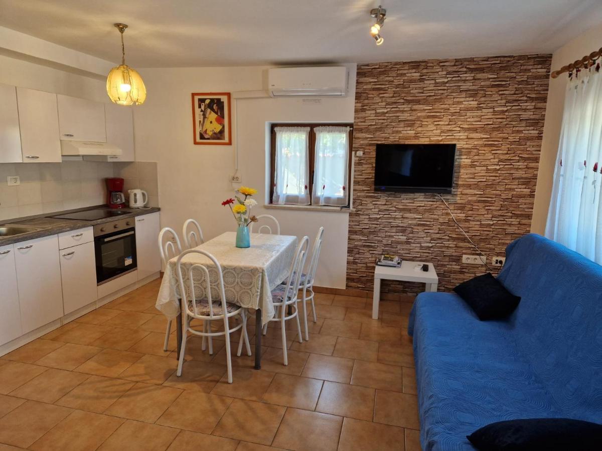 Apartman Aja Kaštelir Kültér fotó